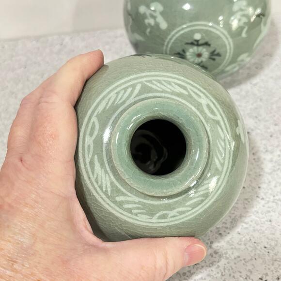 Two green celadon bud vases Asian cranes clouds & flowers hallmarked vintage - Picture 6 of 12